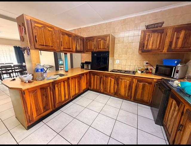 3 BEDROOM HOUSE FOR SALE IN ROTHDENE